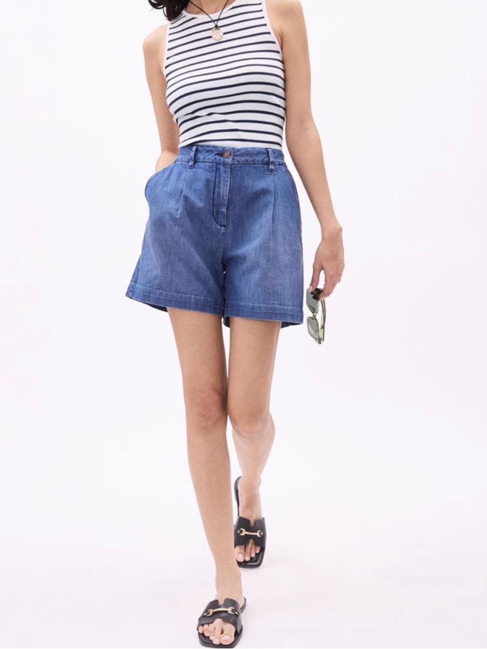 RW&CO Semi-Wide Denim Shorts โ Light Wash